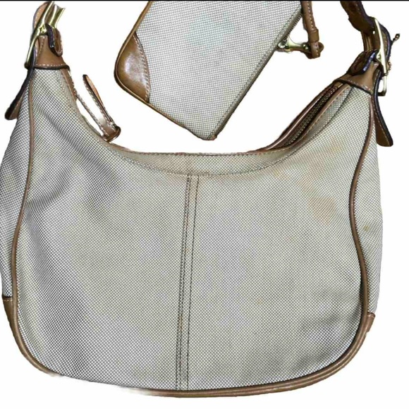 Coach Hampton Canvas Leather Trim with Matching Wristlet - Picture 3 of 13